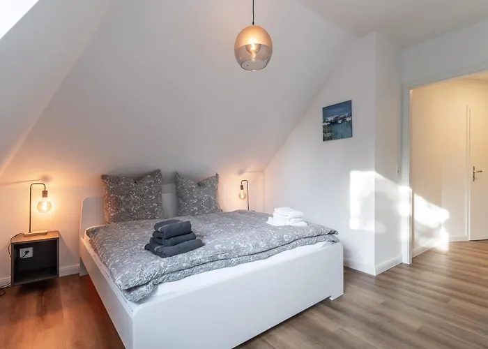 Doppelhaushaelfte In Casa de Férias *