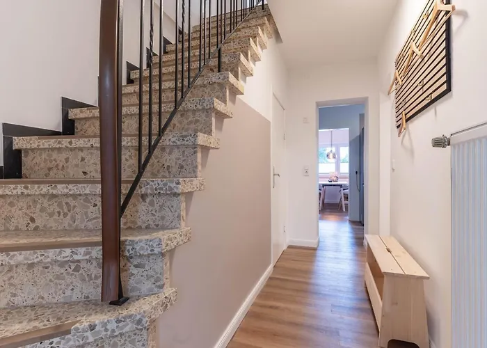 Doppelhaushaelfte In Casa de Férias *