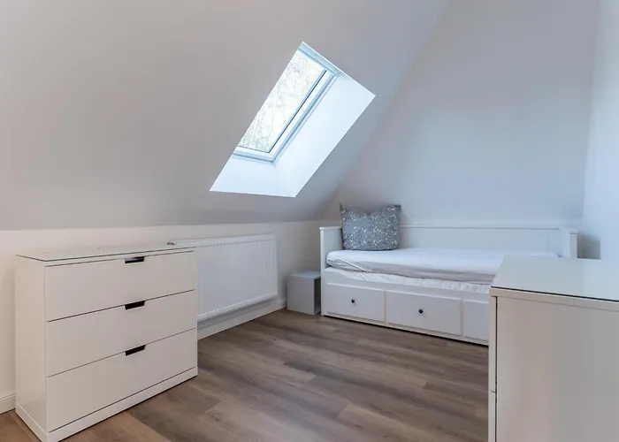 Doppelhaushaelfte In *